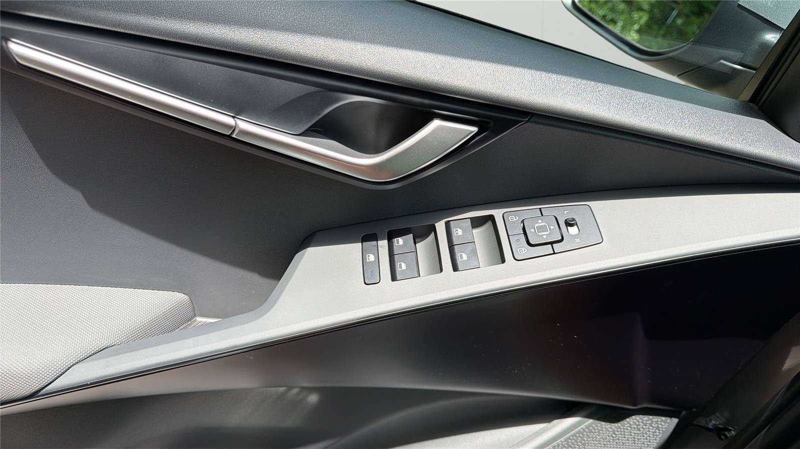 New 2026 Kia Niro LX FWD image 23