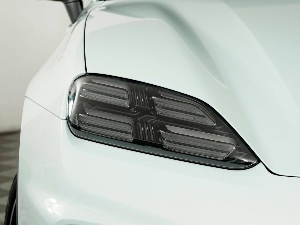 Certified 2026 Porsche Macan 4 Electric AWD/4WD image 11