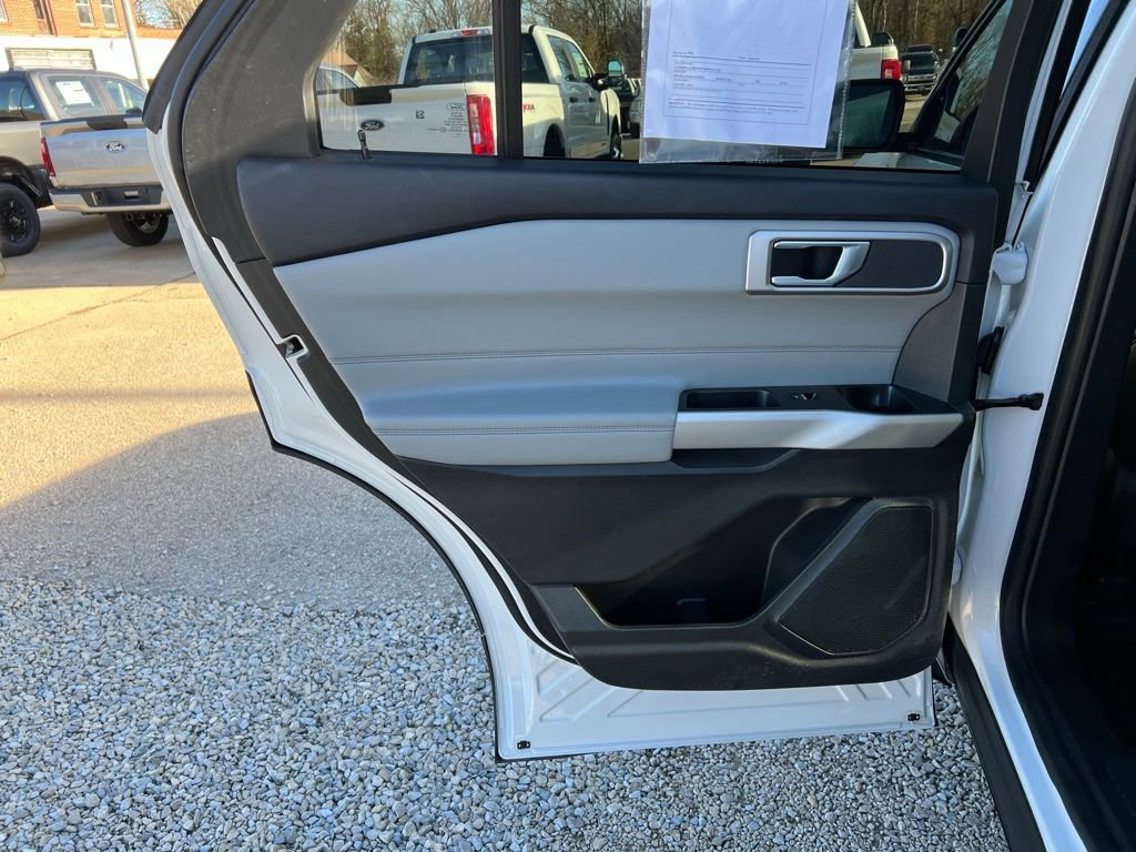 Used 2021 Ford Explorer XLT w/ Equipment Group 202A image 15