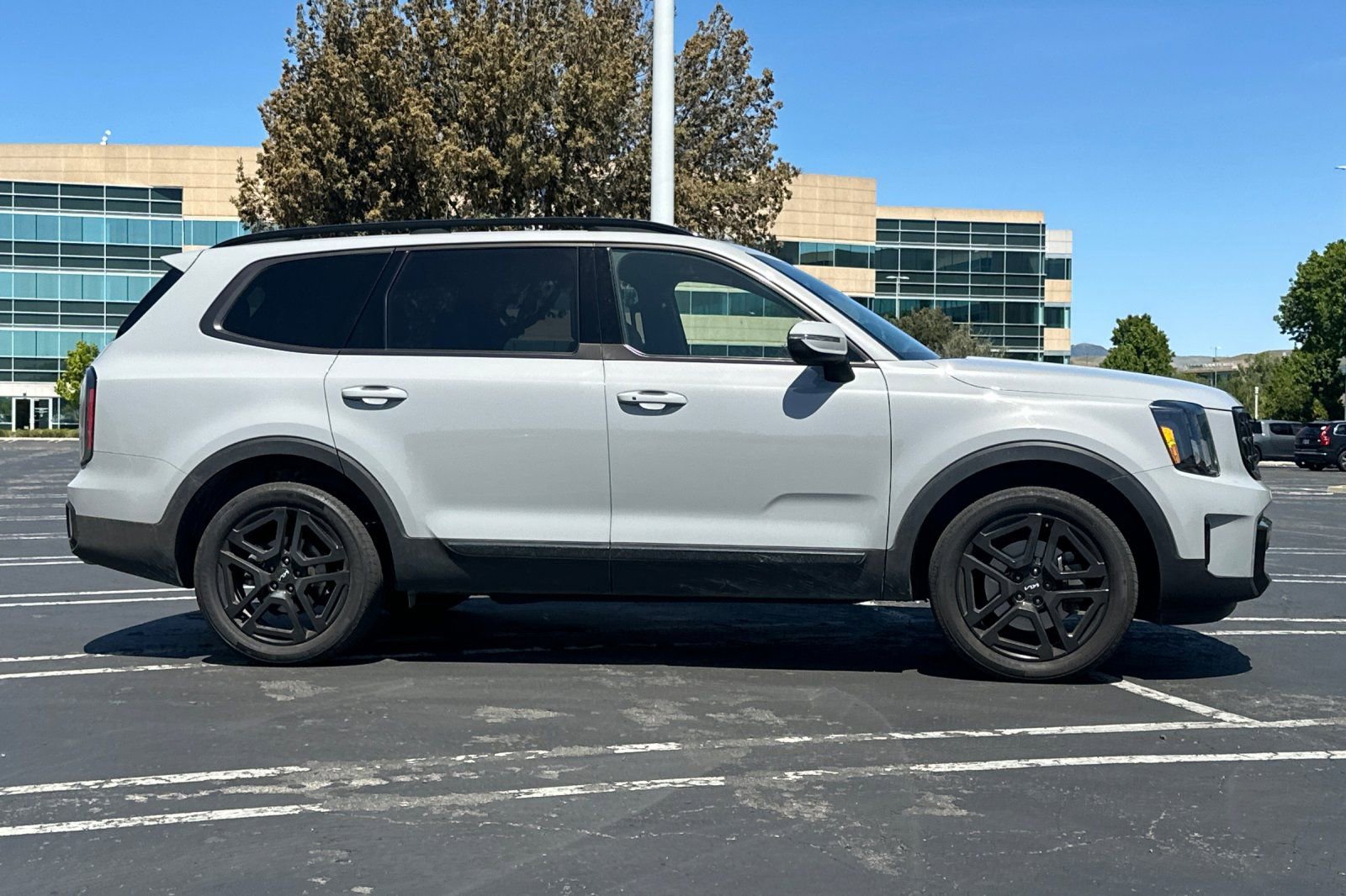 Used 2024 Kia Telluride EX X-Line image 3