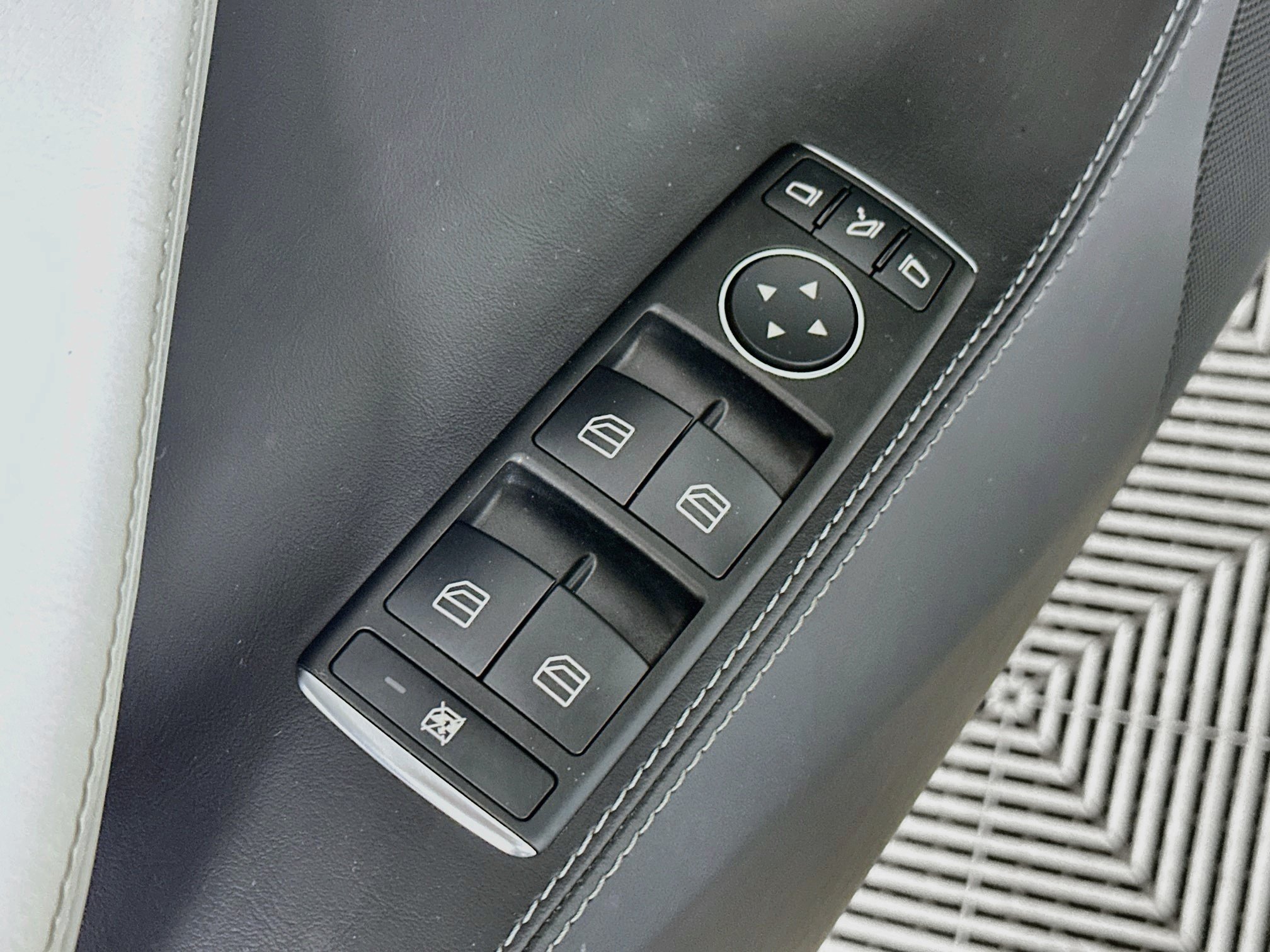 Used 2017 Tesla Model S 100D AWD/4WD image 18