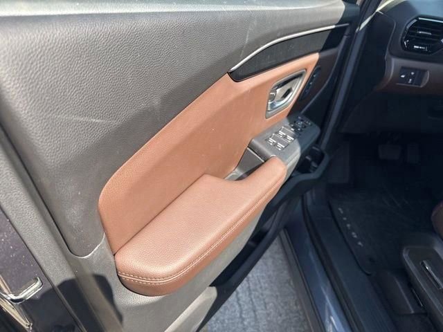 Used 2025 Honda Pilot Elite image 18