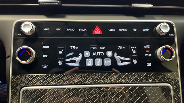 Used 2025 Genesis GV80 3.5T e-SC AWD/4WD image 18