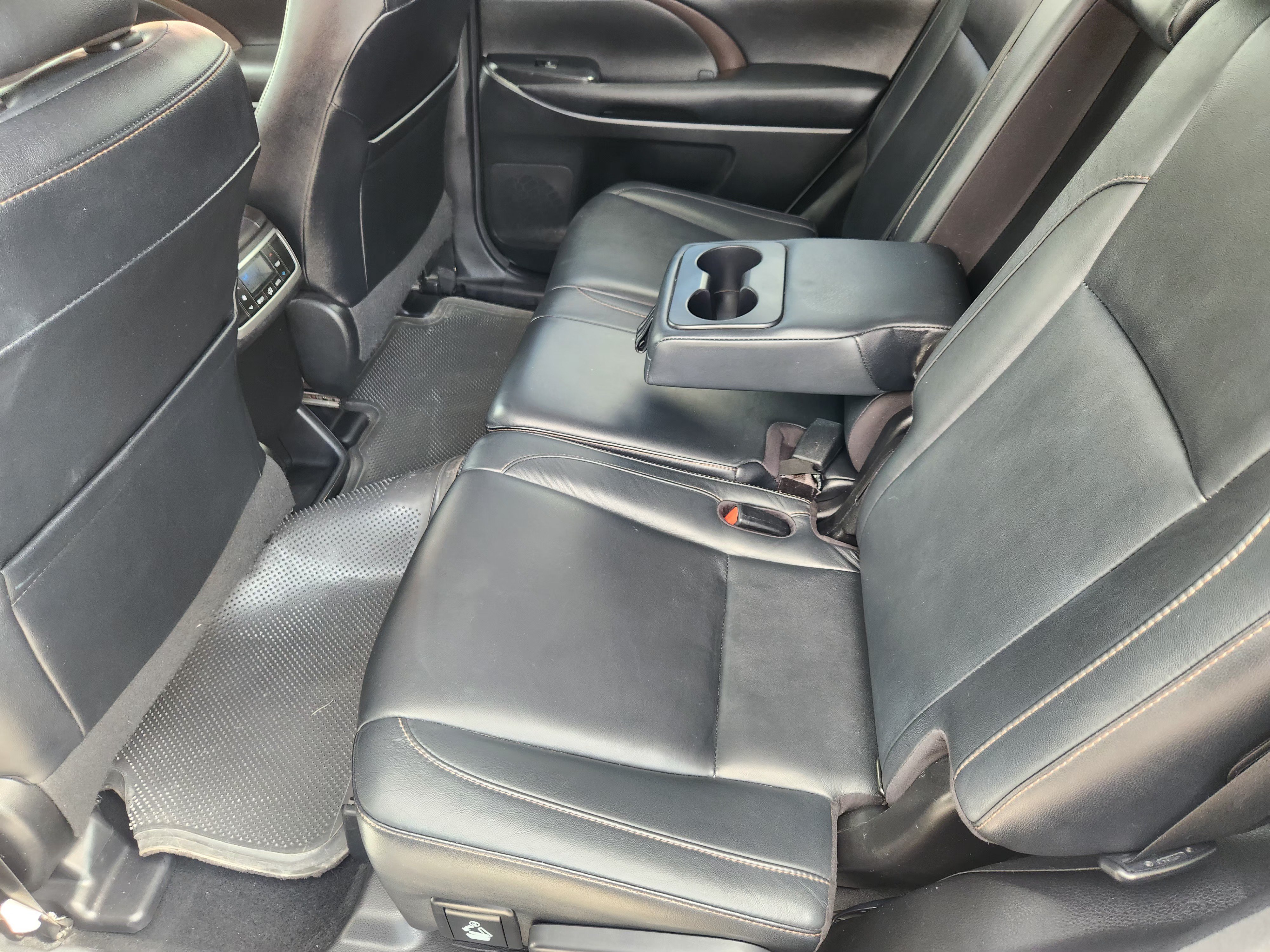 Used 2017 Toyota Highlander XLE FWD image 31