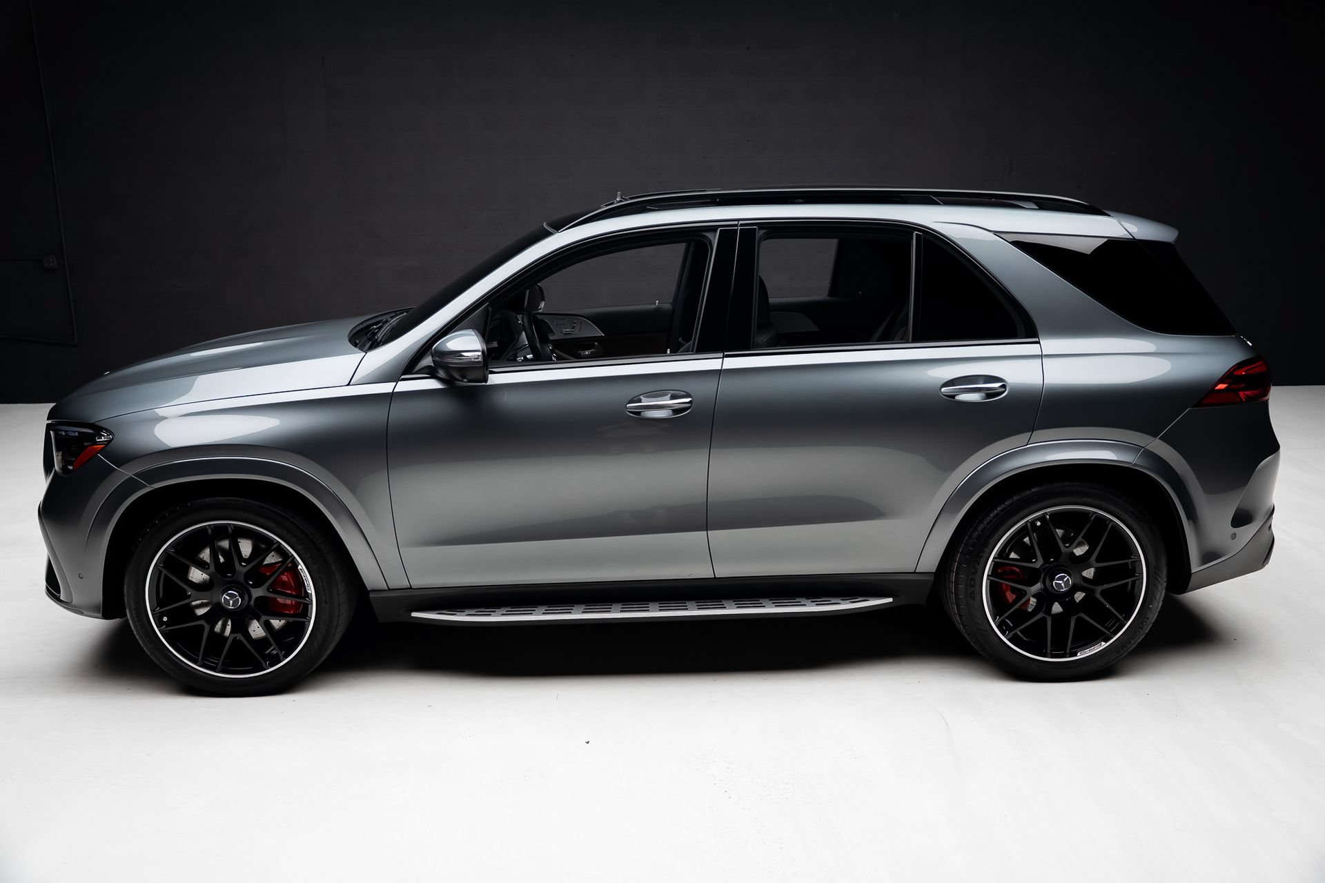 Used 2025 Mercedes-Benz GLE 53 AMG 4MATIC w/ Driver Assistance Package image 18