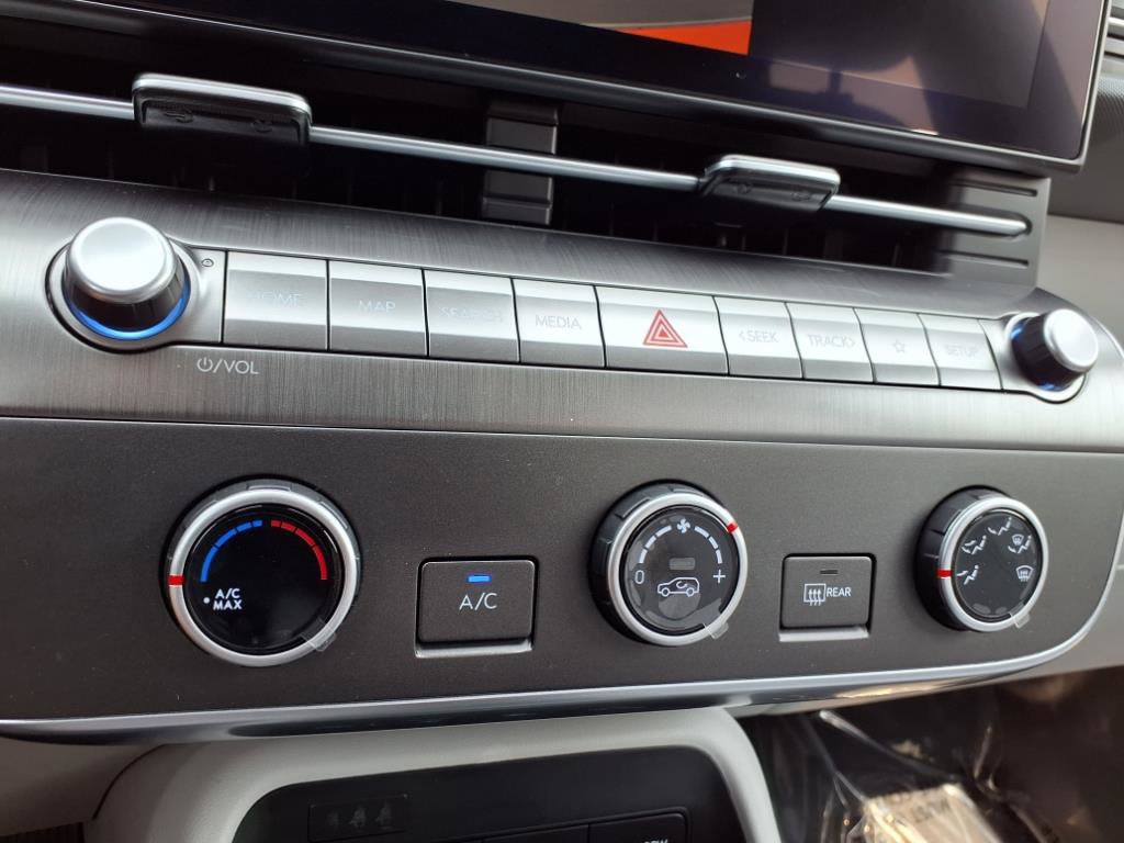 Used 2025 Hyundai Kona SE image 5
