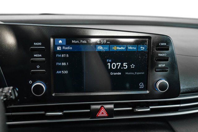 Used 2021 Hyundai Elantra SE w/ Cargo Package image 23