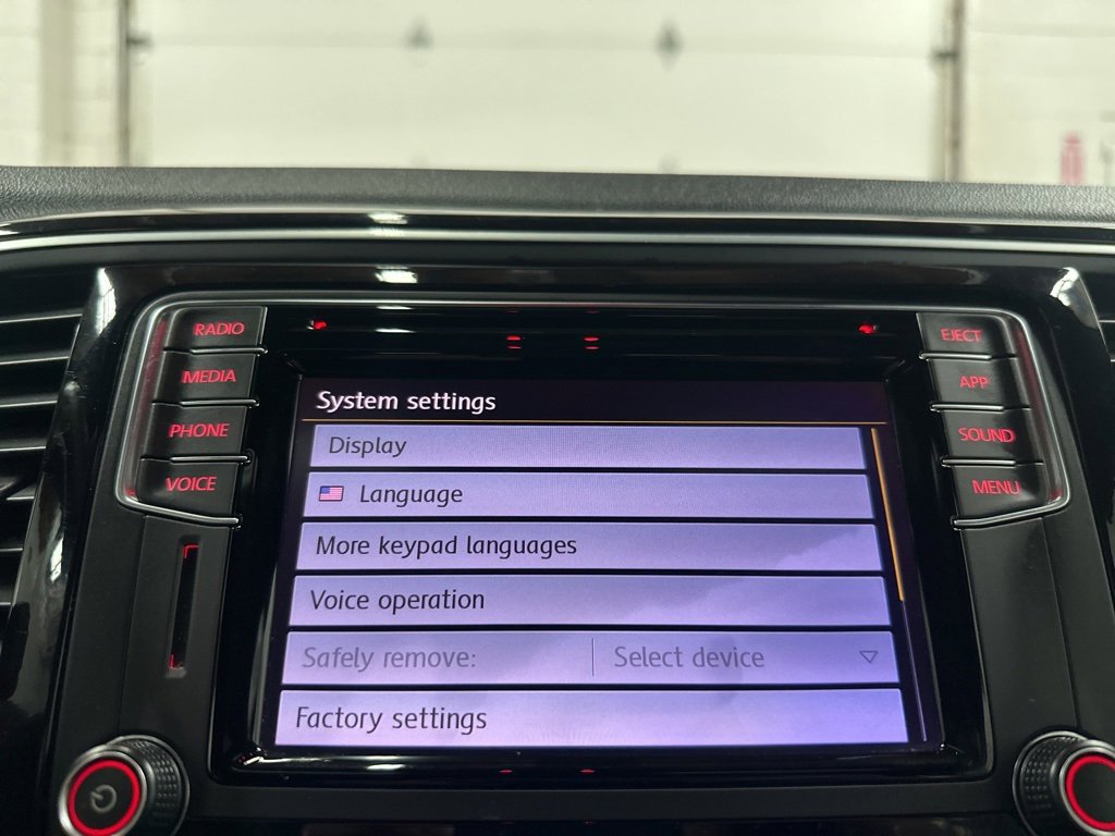 Used 2019 Volkswagen Beetle 2.0T SE image 28