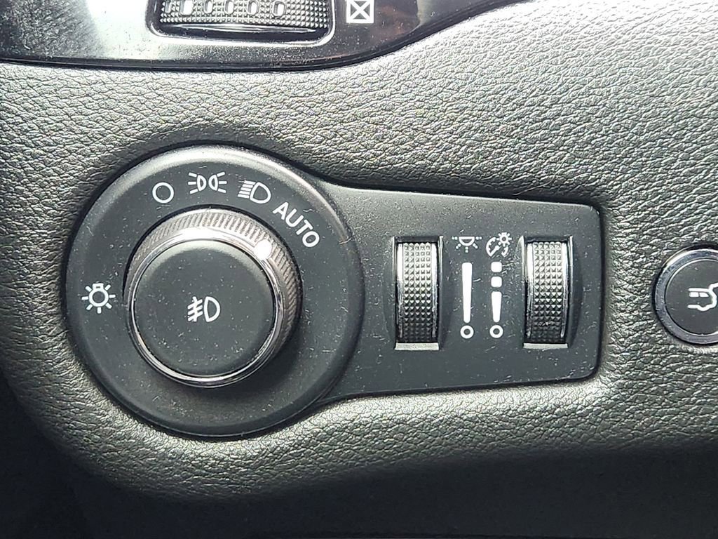 Used 2023 Jeep Cherokee Altitude Lux image 23