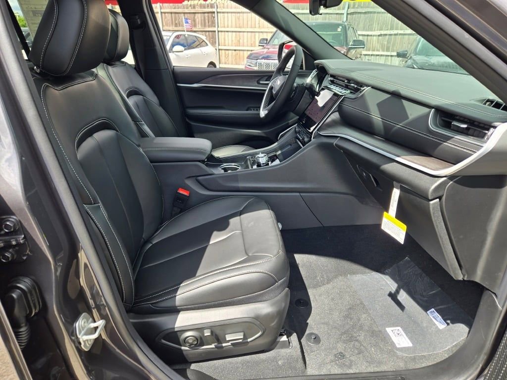 New 2025 Jeep Grand Cherokee Limited image 5