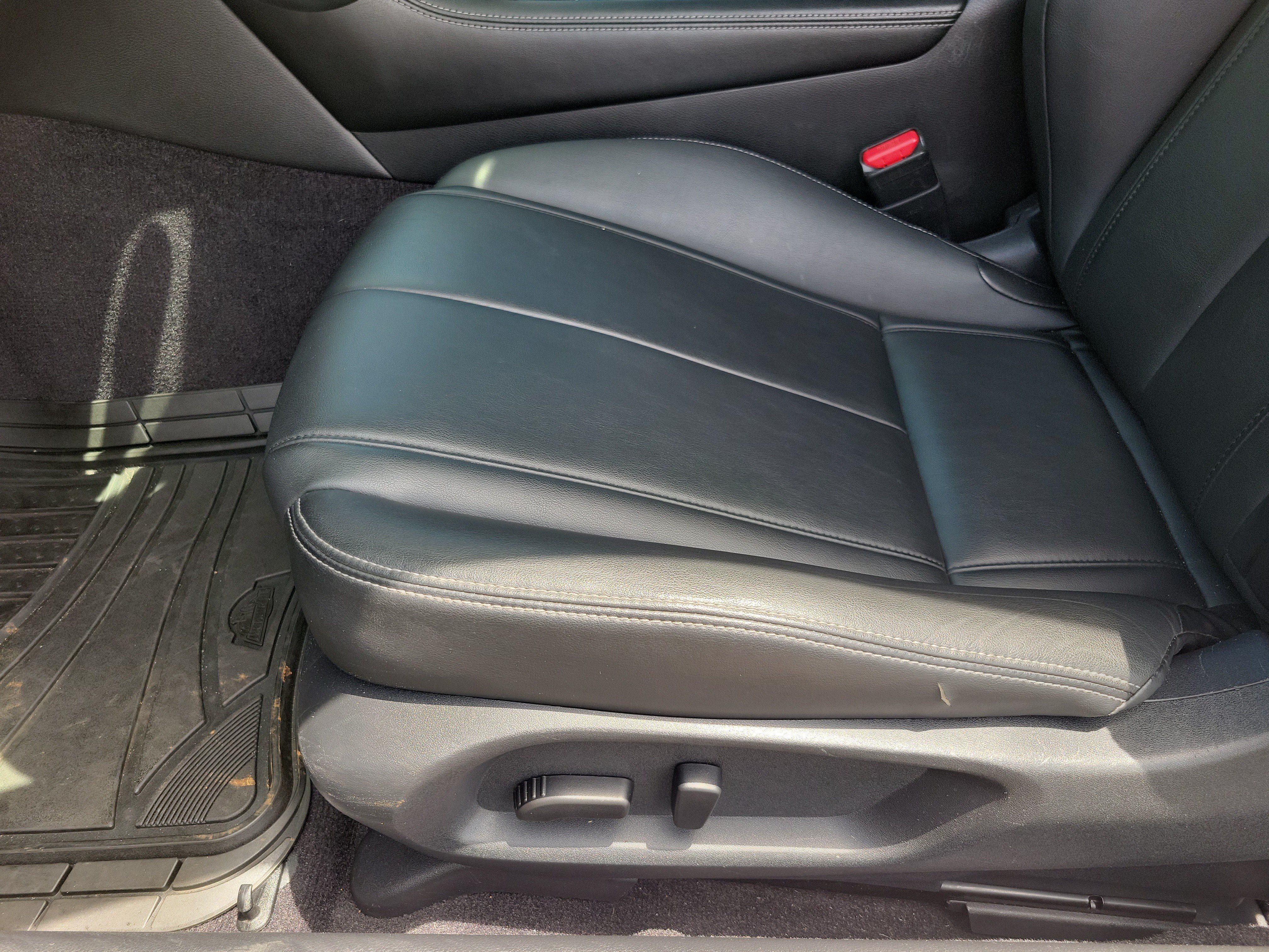 Used 2018 INFINITI Q60 3.0t Luxe RWD image 6