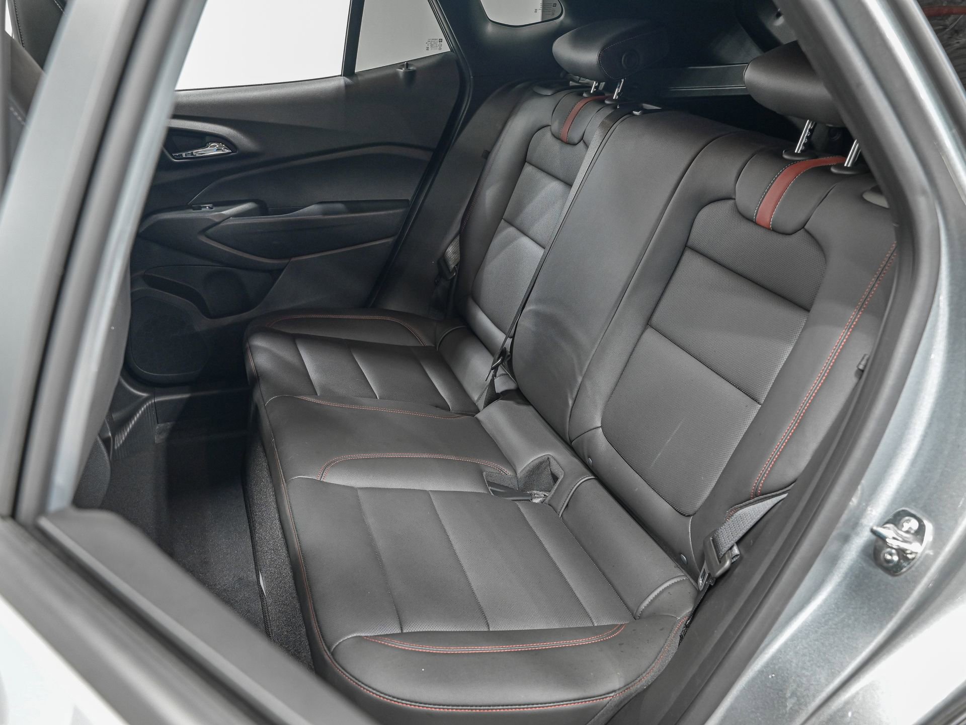 Used 2025 Chevrolet Trax RS w/ Sunroof Package image 28