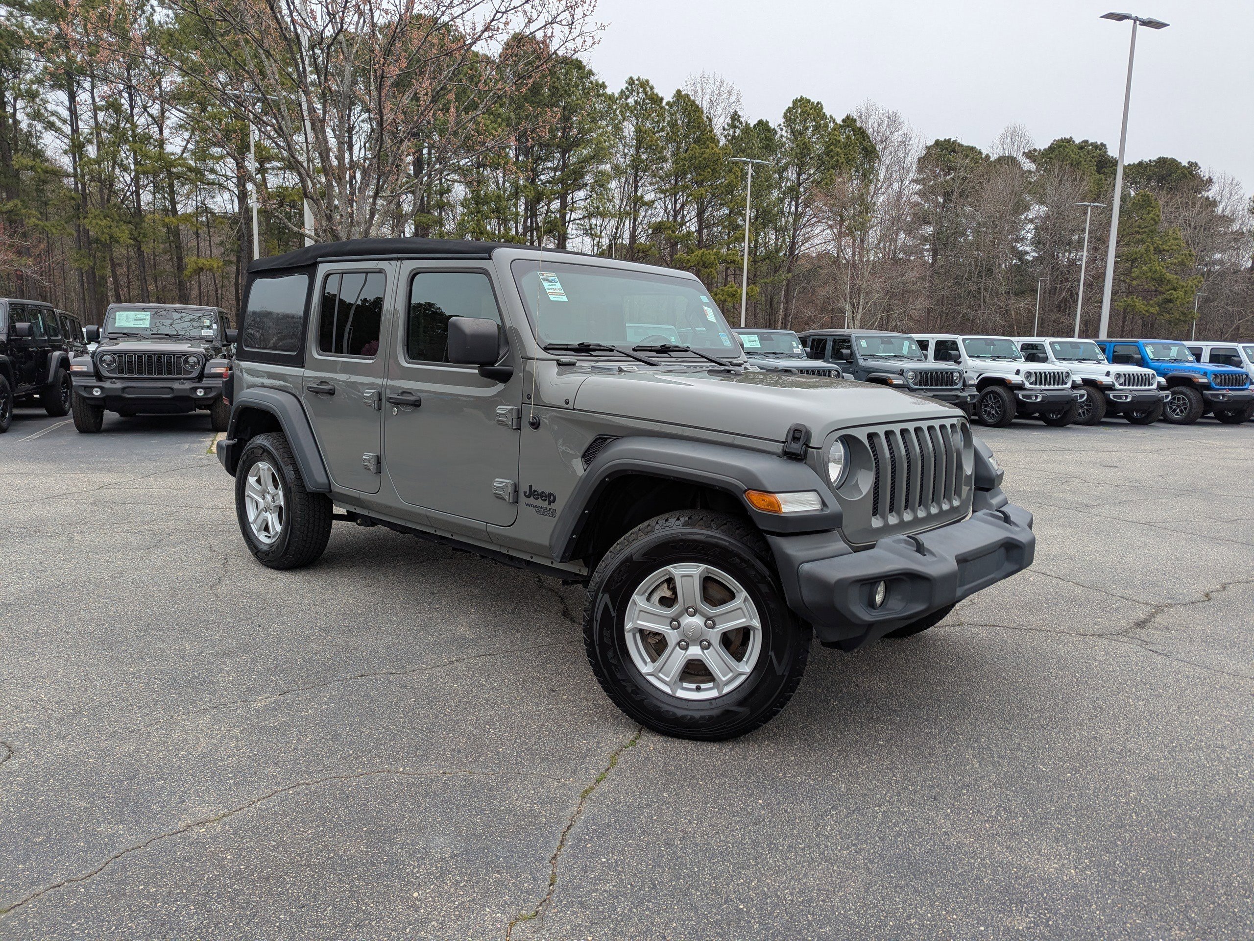 Used 2021 Jeep Wrangler Sport S image 3