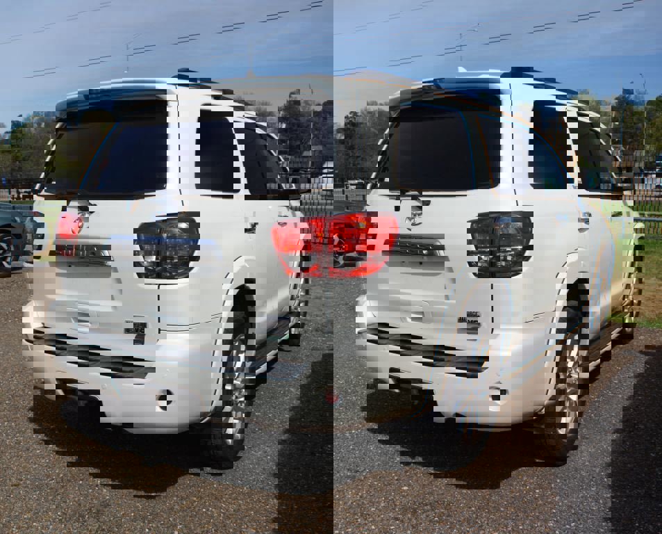 Used 2015 Toyota Sequoia Platinum image 4