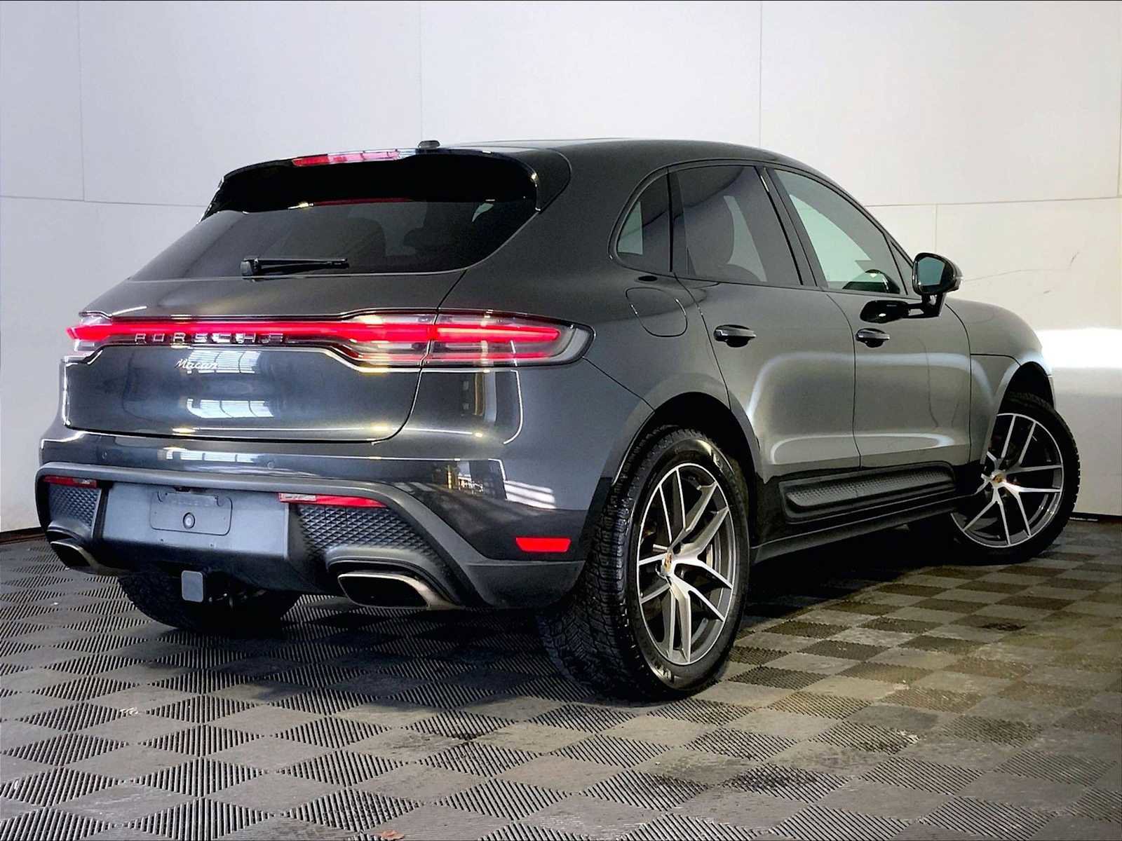 Certified 2024 Porsche Macan image 7