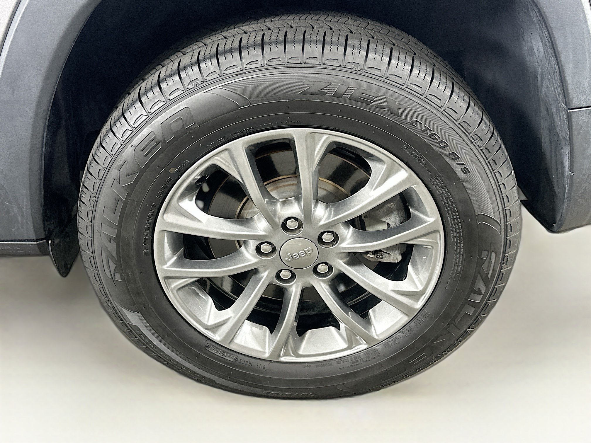 Used 2020 Jeep Cherokee Latitude Plus AWD/4WD image 11