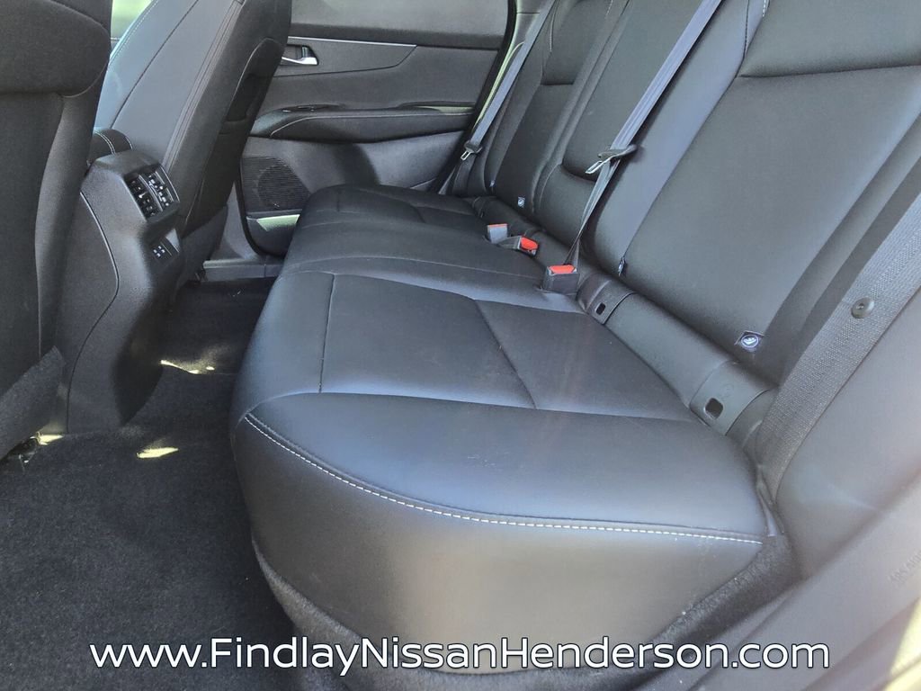 Used 2025 Nissan Murano SV FWD image 11