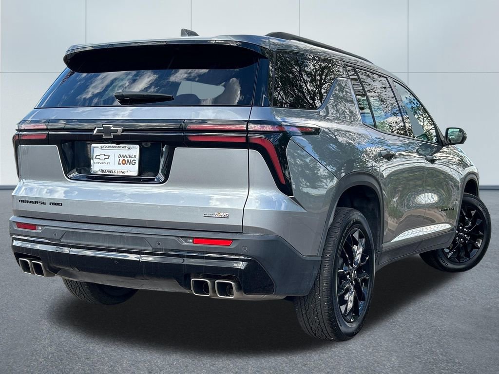 Used 2025 Chevrolet Traverse LT w/ Midnight/Sport Edition AWD/4WD image 2