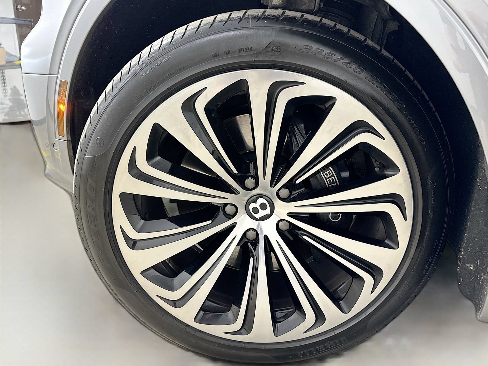 Used 2023 Bentley Bentayga Extended Wheelbase AWD/4WD image 53
