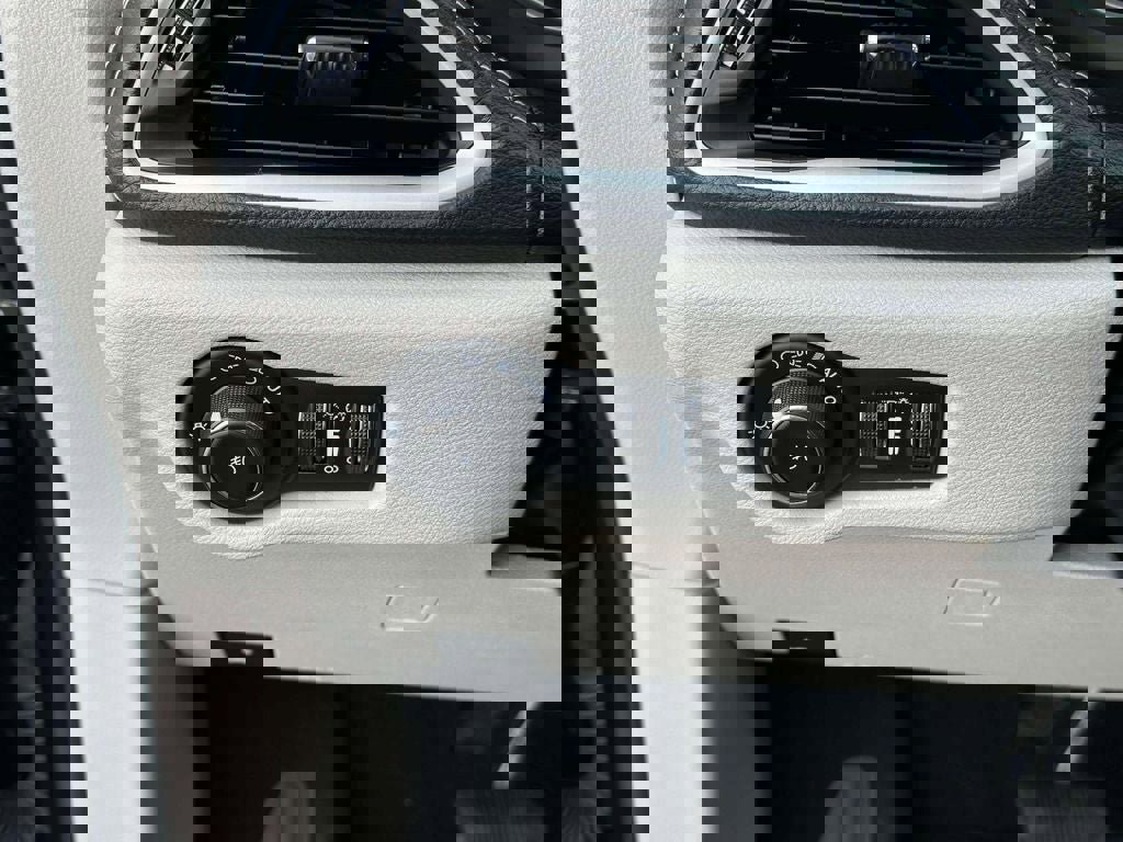 Used 2023 Chrysler Pacifica Touring-L image 20