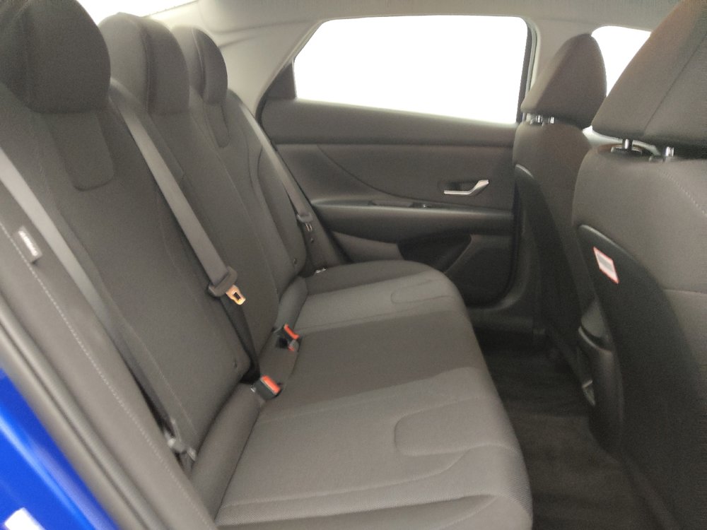 Used 2025 Hyundai Elantra SE image 21