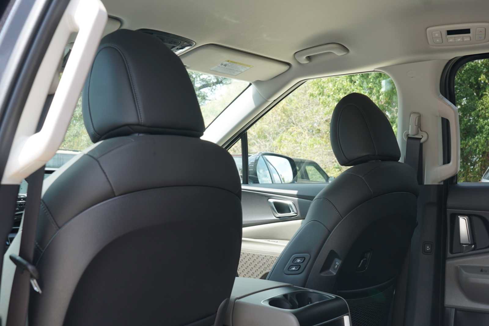 Certified 2026 Kia Carnival EX FWD image 18