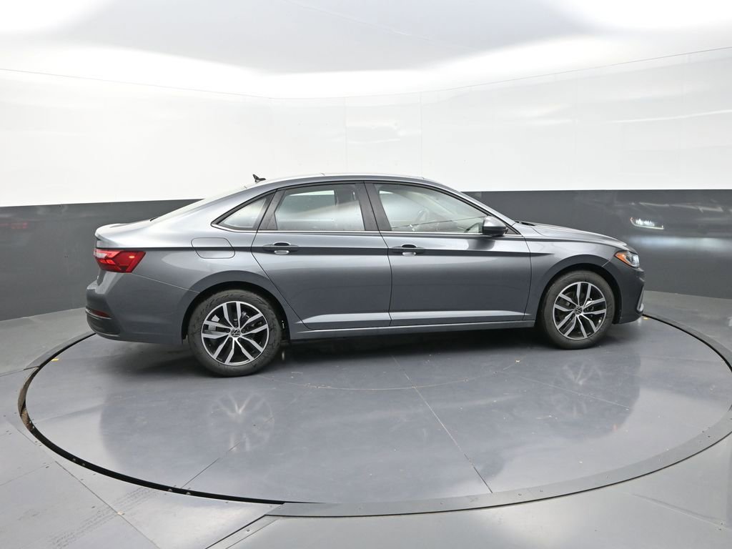 Used 2025 Volkswagen Jetta SE image 12