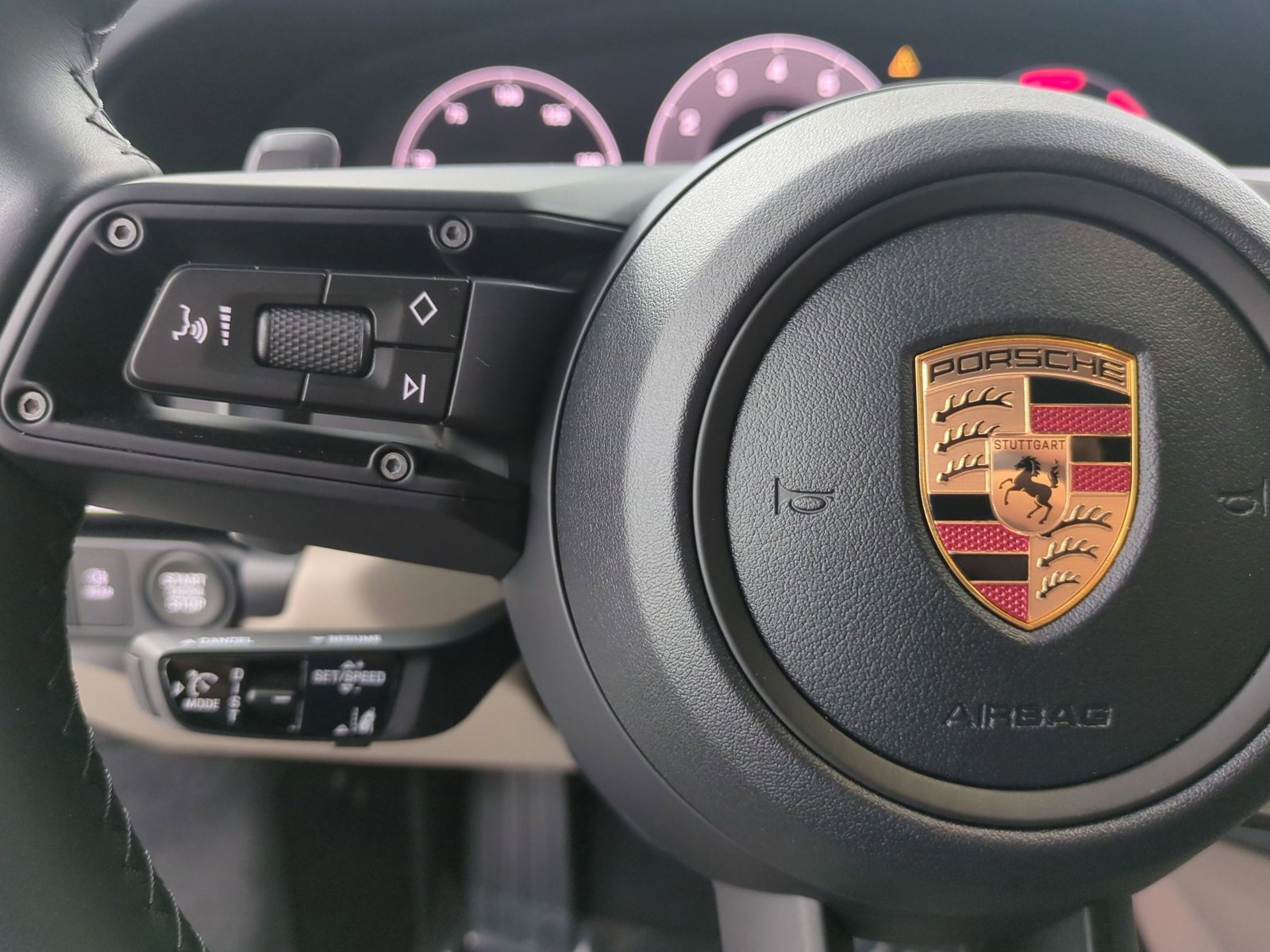 Used 2025 Porsche 911 Carrera RWD image 29