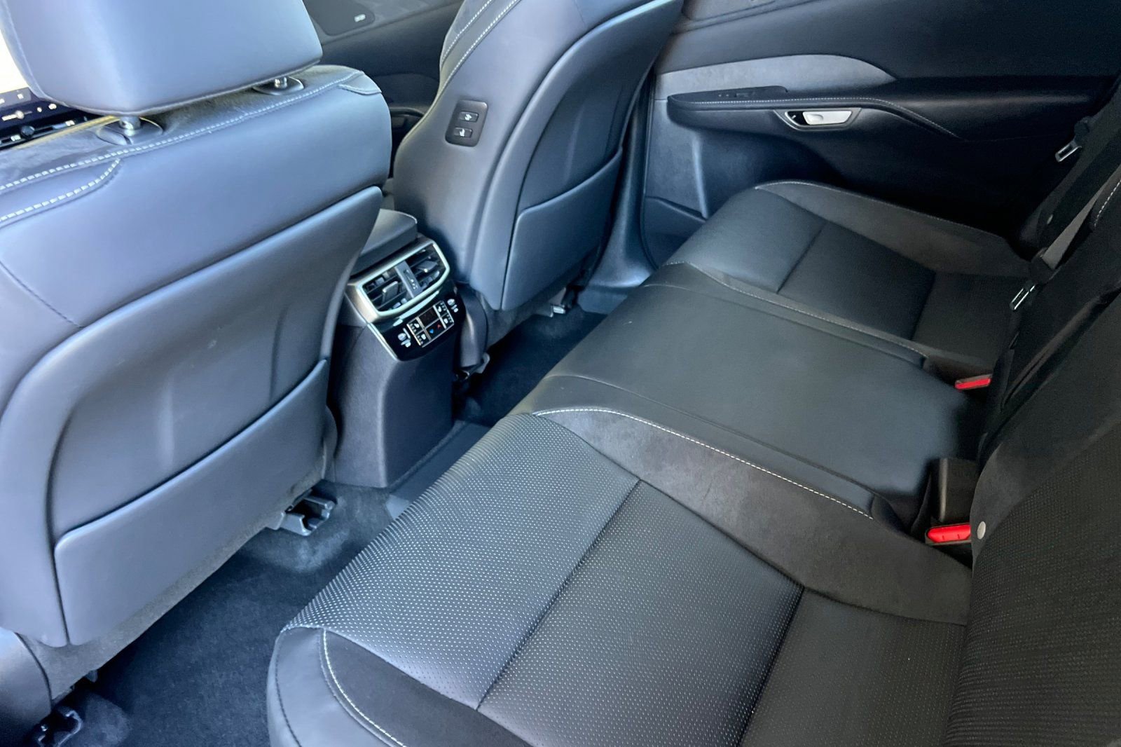 Used 2024 Lexus RX 450h AWD w/ Luxury Package image 14