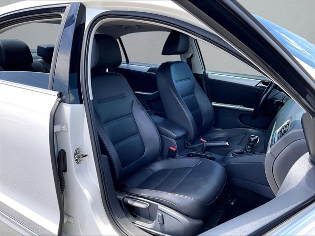 Used 2013 Volkswagen Jetta SE image 9
