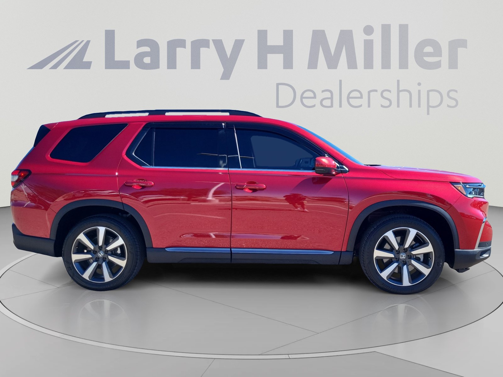 Used 2025 Honda Pilot Touring image 6