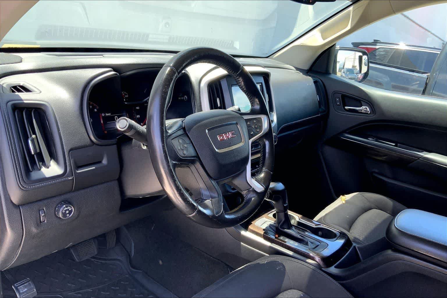 Used 2016 GMC Canyon SLE RWD image 2