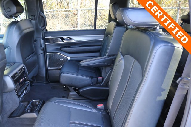 Used 2024 Jeep Wagoneer L Series II w/ Convenience Group I image 14