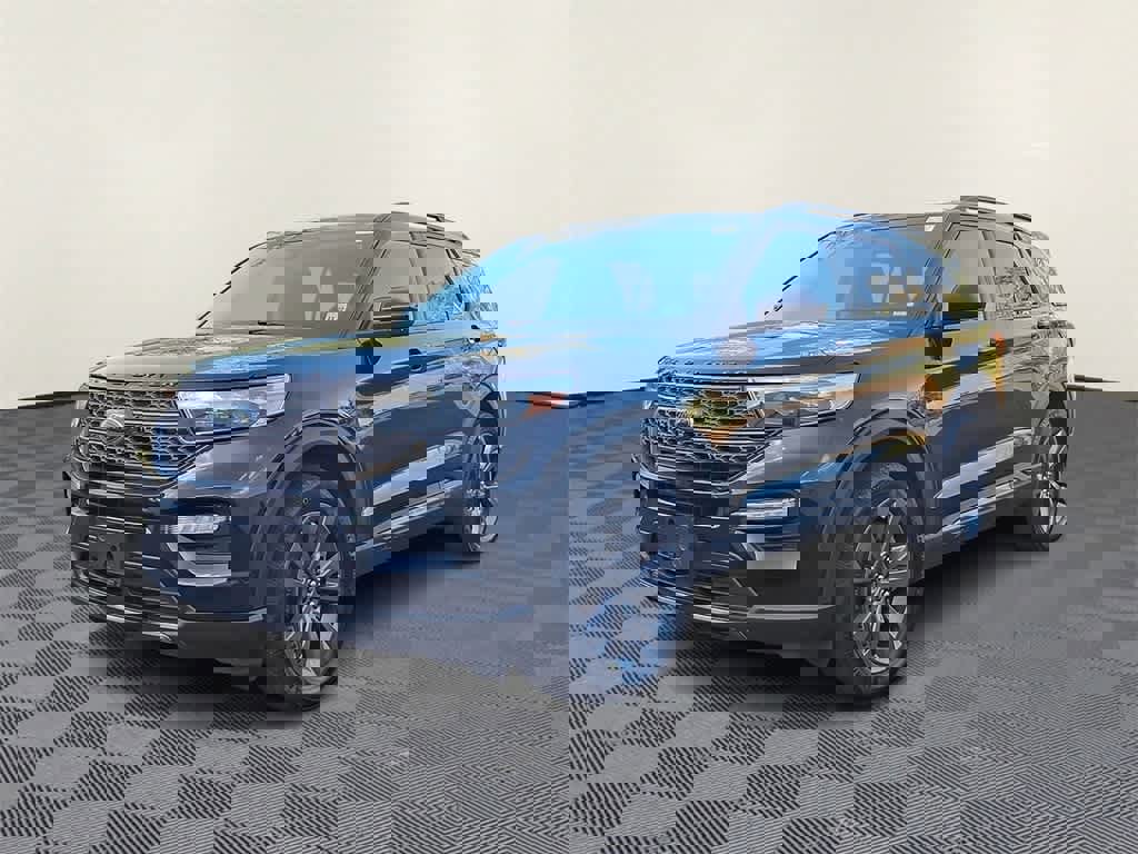 Certified 2022 Ford Explorer XLT w/ Equipment Group 202A