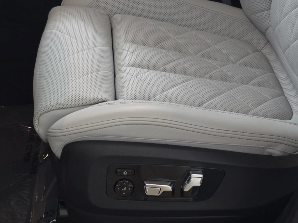 Used 2024 BMW X5 xDrive40i w/ M Sport Package AWD/4WD image 31