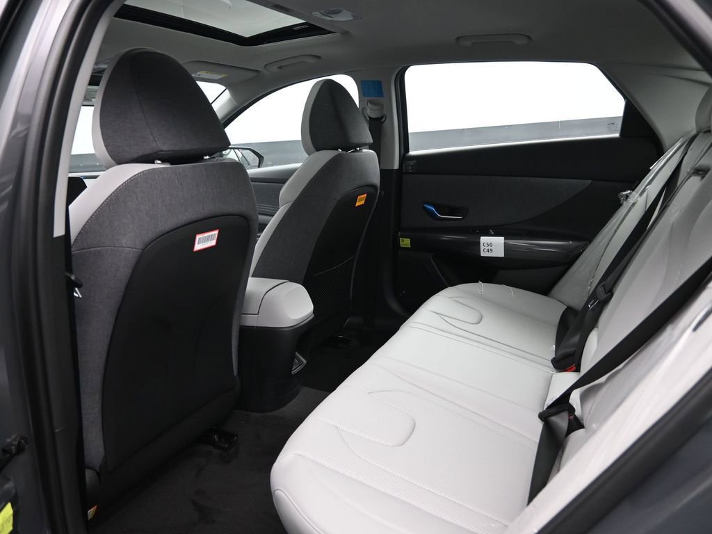 Certified 2025 Hyundai Elantra Limited image 30