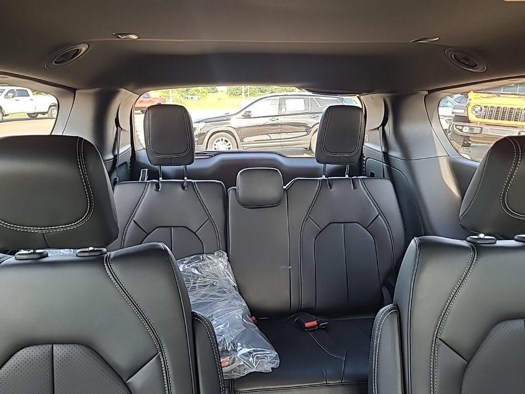 New 2025 Chrysler Pacifica Select FWD image 22