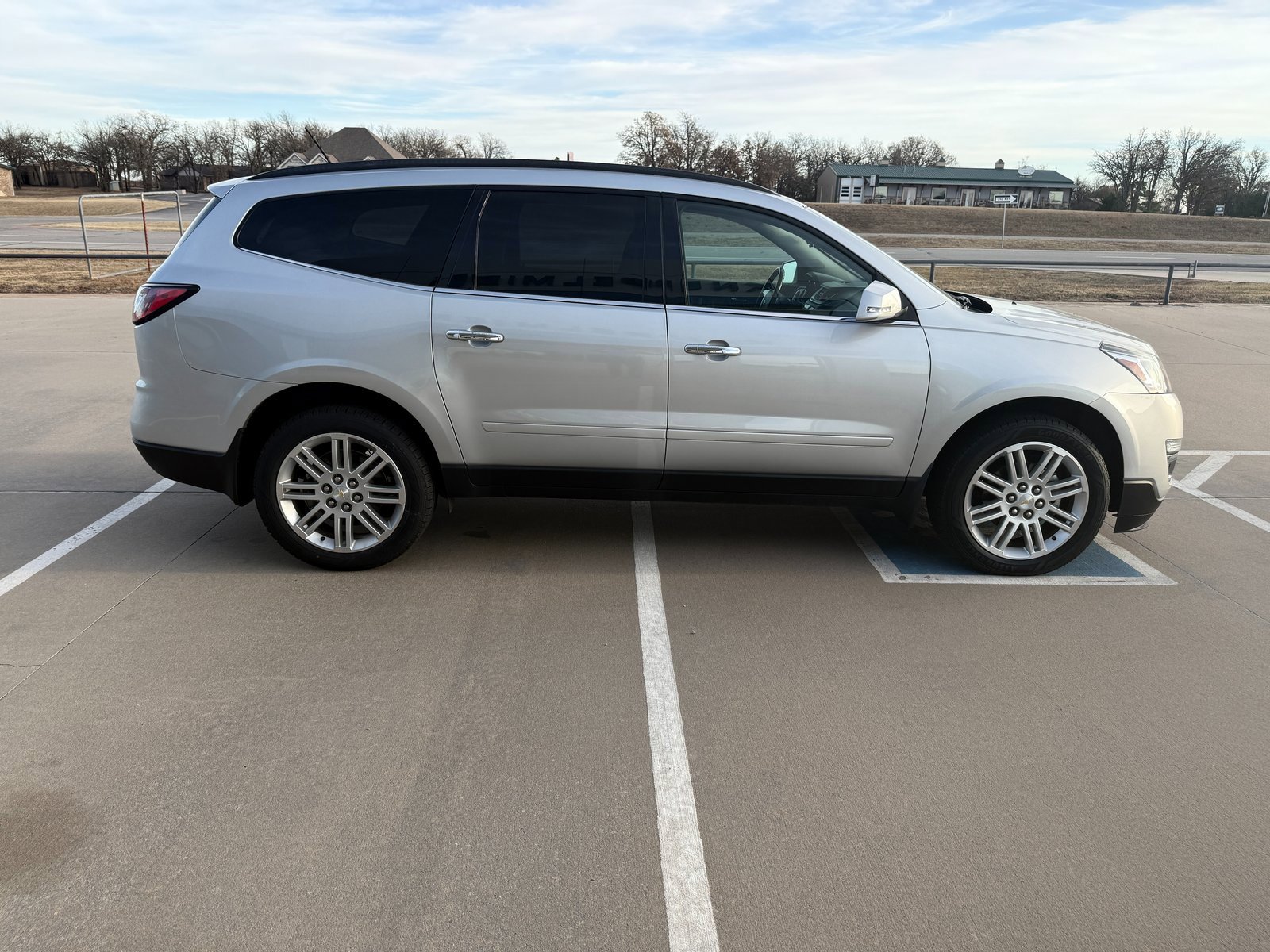 Used 2015 Chevrolet Traverse LT w/ Style and Technology Package image 6