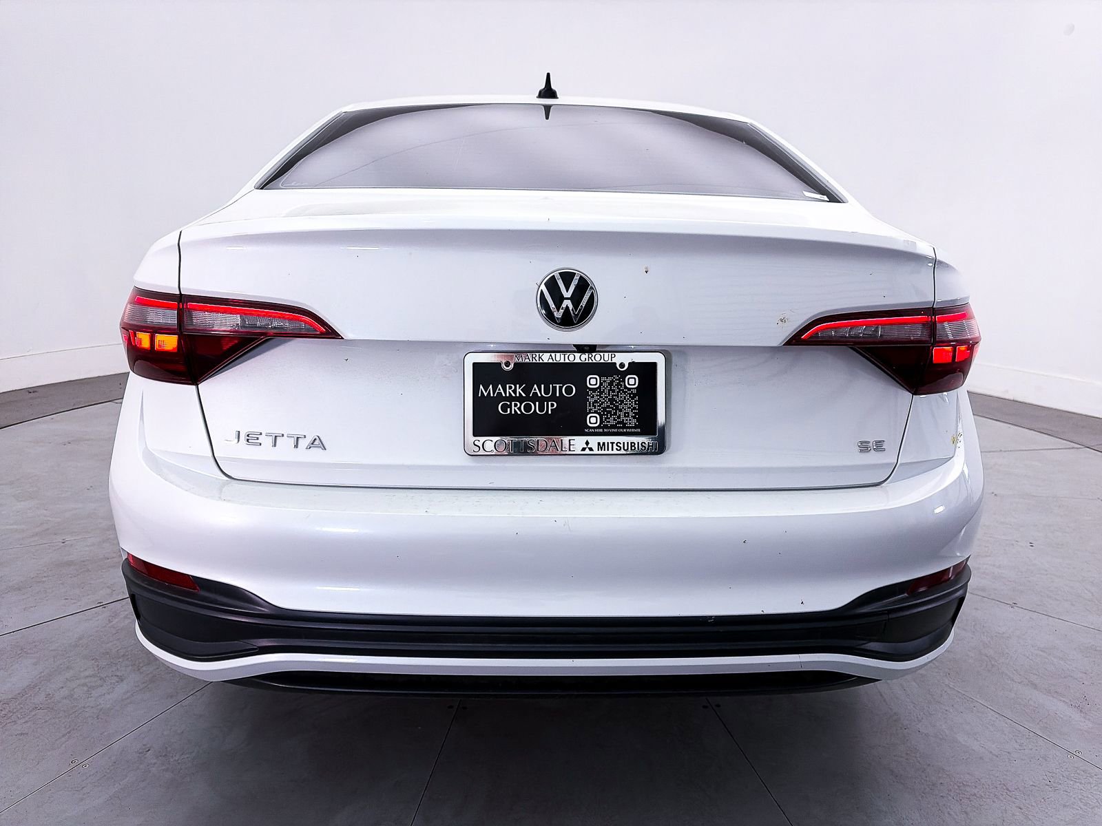 Used 2023 Volkswagen Jetta SE w/ Panoramic Sunroof Package FWD image 13