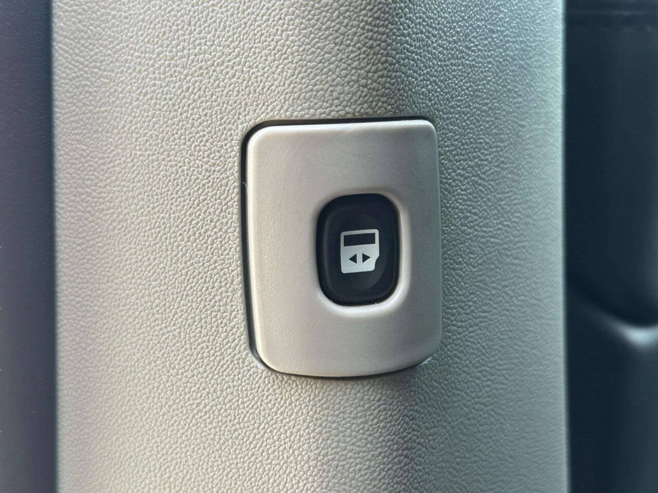Used 2015 Dodge Grand Caravan SXT FWD image 13