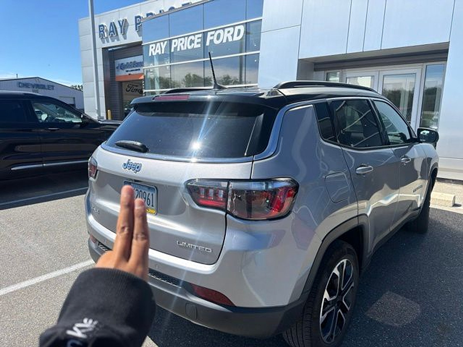 Used 2023 Jeep Compass Limited AWD/4WD image 4