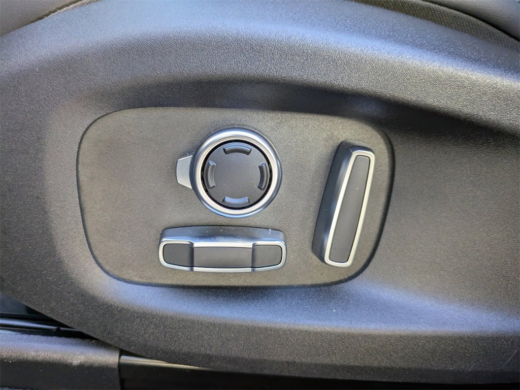 Certified 2025 Jaguar F-PACE R-Dynamic S image 21