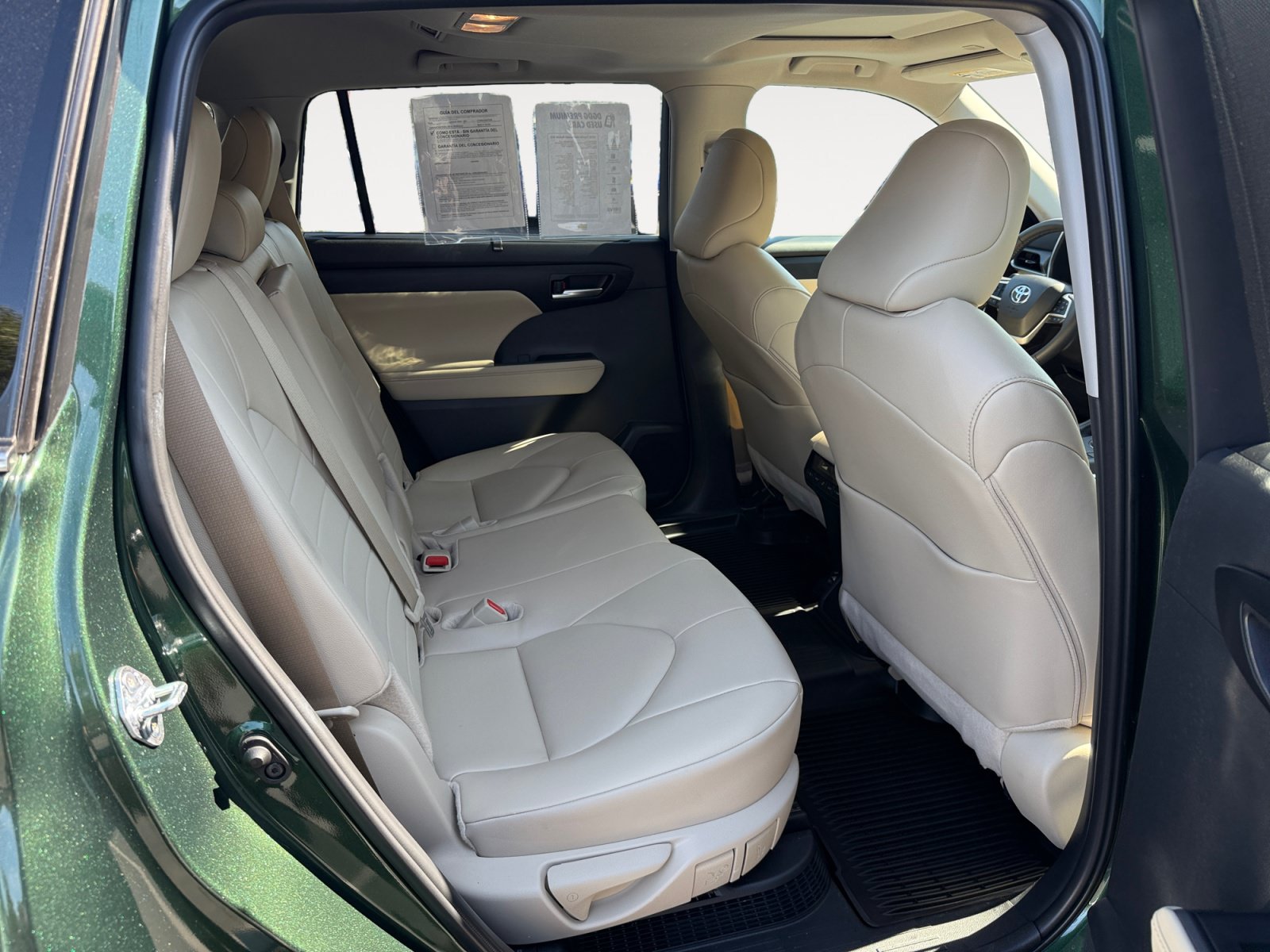 Used 2025 Toyota Highlander XLE AWD/4WD image 18