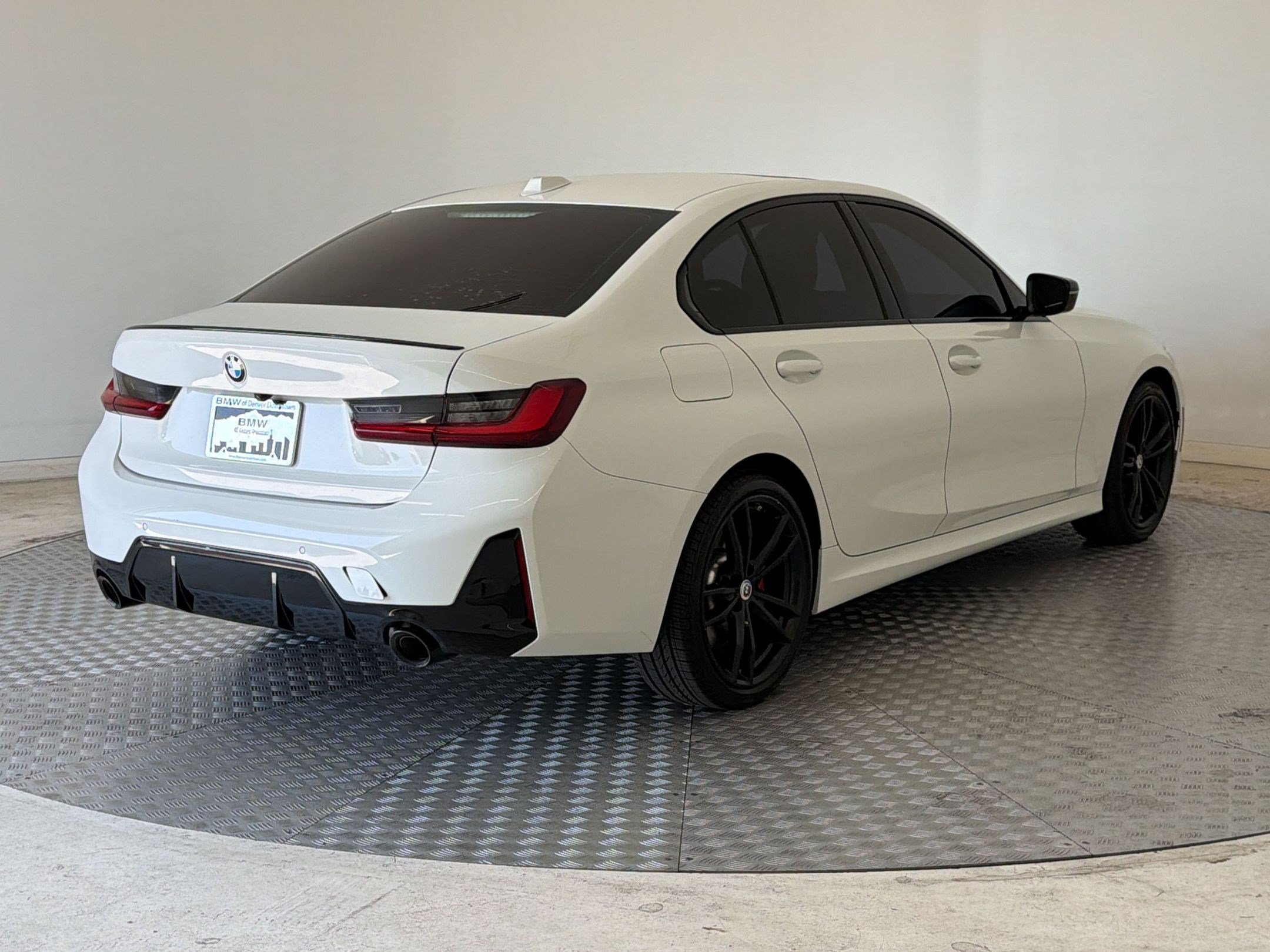 Used 2023 BMW 330i xDrive Sedan w/ M Sport Package AWD/4WD image 9