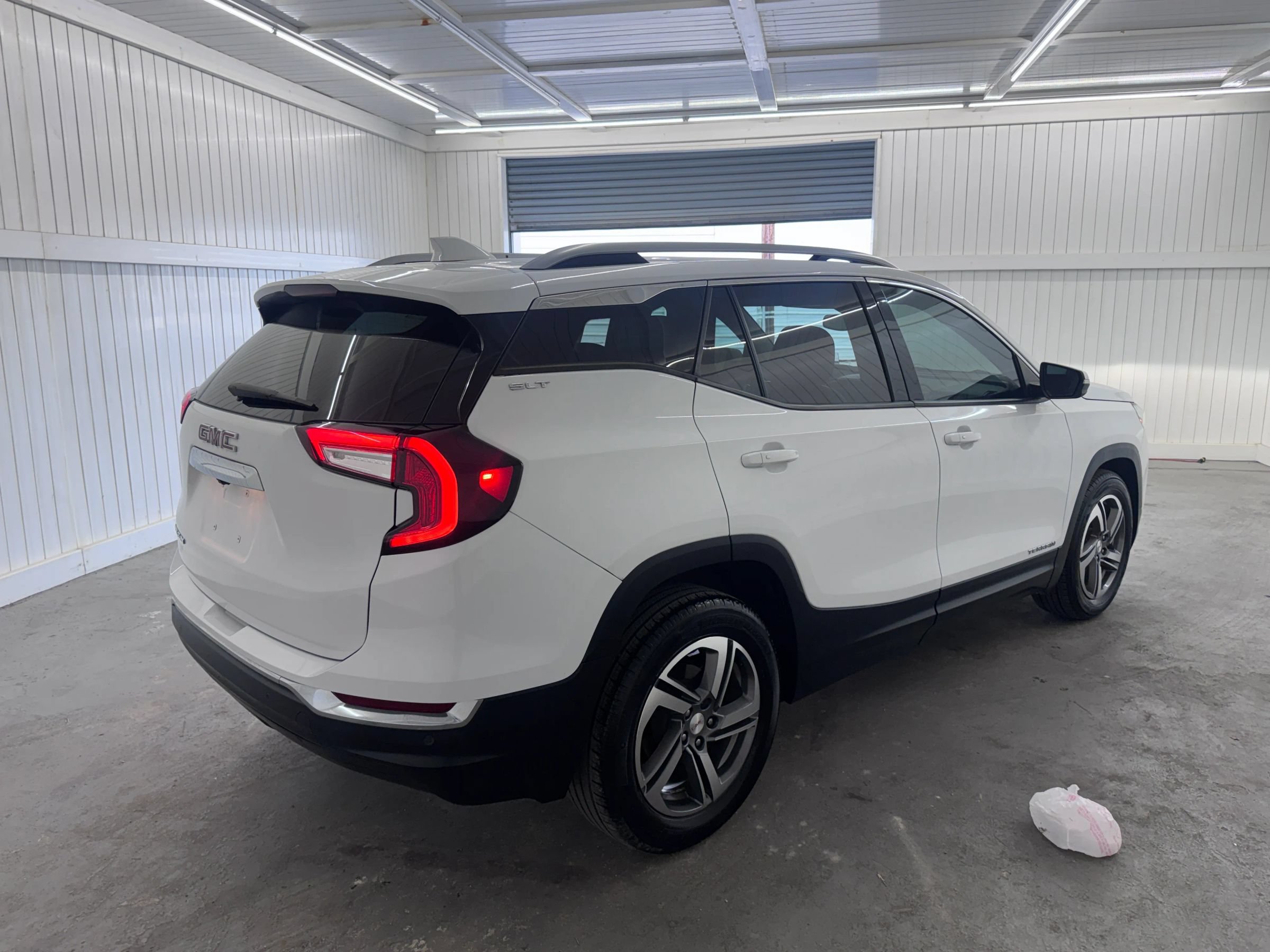 Used 2022 GMC Terrain SLT w/ Infotainment Package II FWD image 5