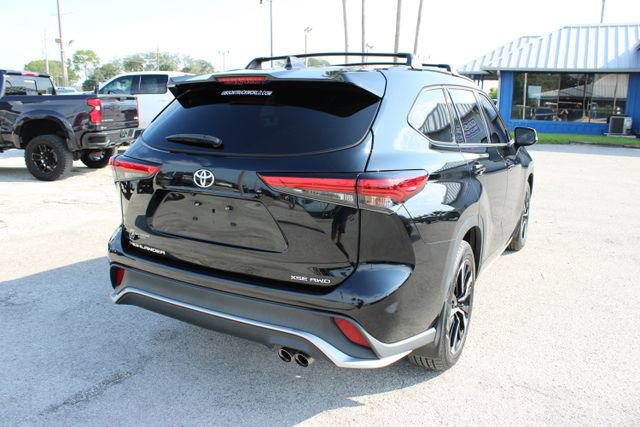 Used 2022 Toyota Highlander XSE AWD/4WD image 10