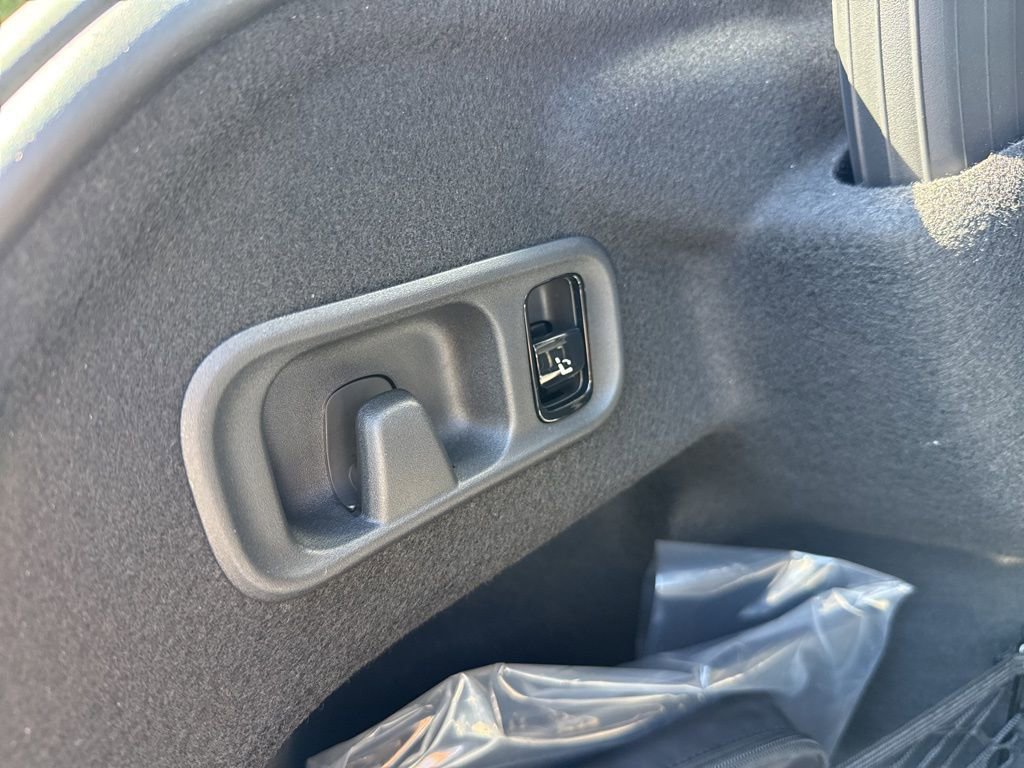 New 2025 Mercedes-Benz C 300 4MATIC Sedan image 31