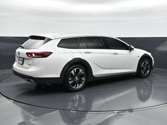 Used 2018 Buick Regal Essence w/ Driver Confidence Package #1 AWD/4WD image 2