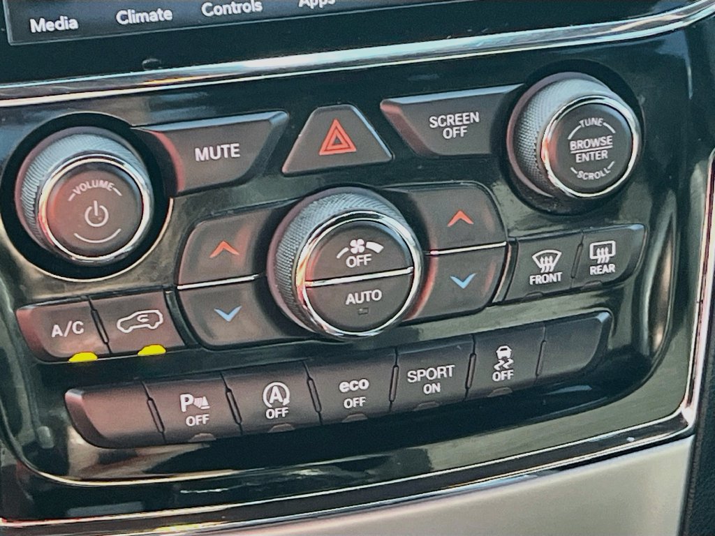 Used 2020 Jeep Grand Cherokee Laredo w/ Quick Order Package 2BN North AWD/4WD image 16