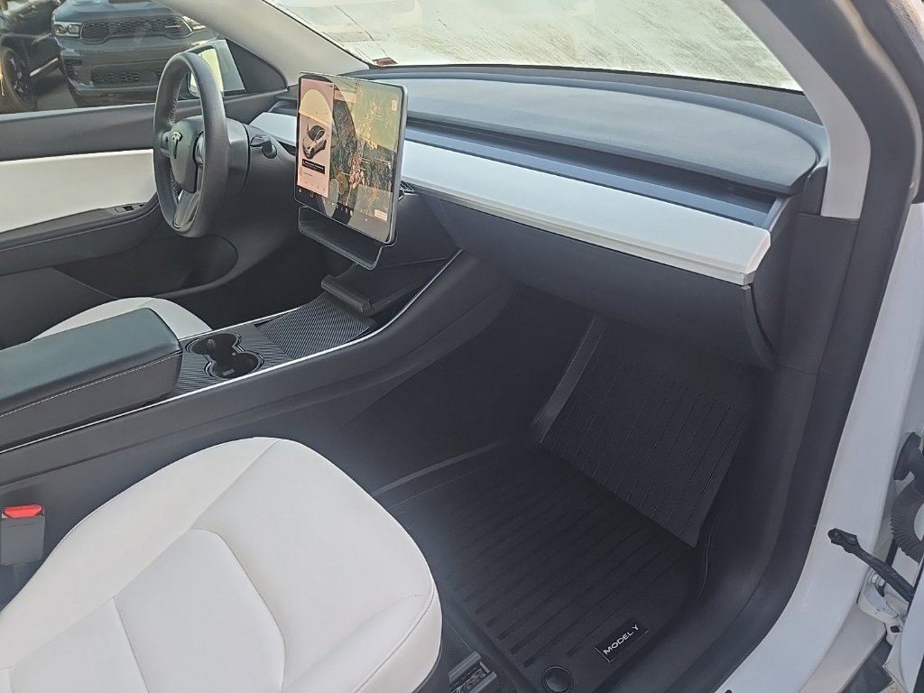 Used 2021 Tesla Model Y Long Range AWD/4WD image 21